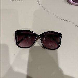 Elegant Black Sunglasses
